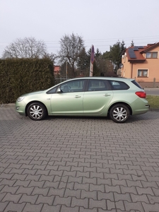 Opel Astra J SprzedamOpel Astra 1,7 Sport Tourer CDTi o niespotykanym kolorze