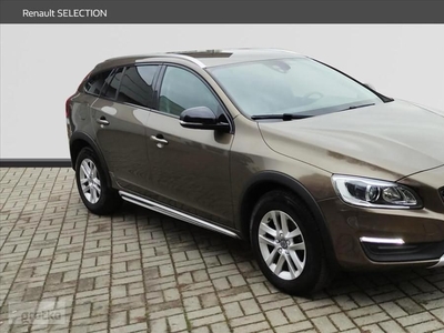 Volvo V60 II CC D3 Drive-E Momentum