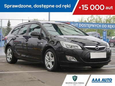 Opel Astra J Sports Tourer 1.4 Turbo ECOTEC 140KM 2012