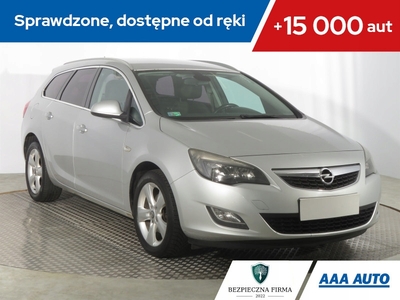 Opel Astra J Sports Tourer 1.7 CDTI ECOTEC 125KM 2011