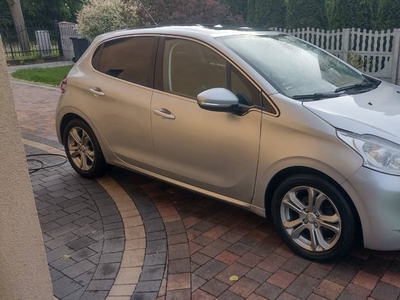 Peugeot 208 Allure Pure Tech 1.2 benzyna