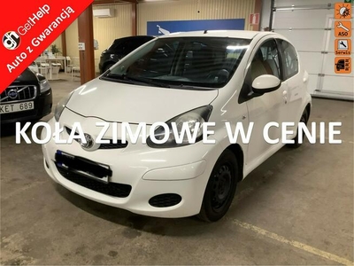 Toyota Aygo Benzyna/Niski przebieg/Klimatyzacja/8 airbag/2 kpl. kół/Podg. fotele