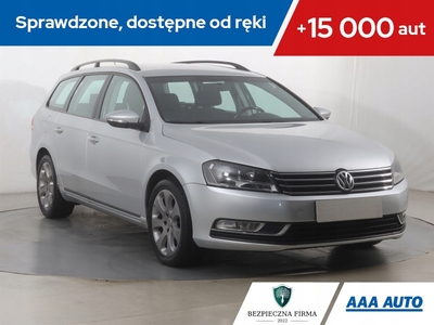 Volkswagen Passat B7 Variant 1.6 TDI CR DPF BlueMotion 105KM 2011