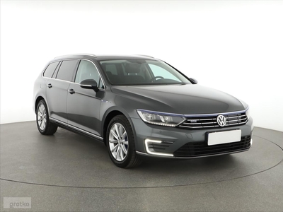 Volkswagen Passat B8 , 1. Właściciel, Serwis ASO, Automat, Navi, Klimatronic,