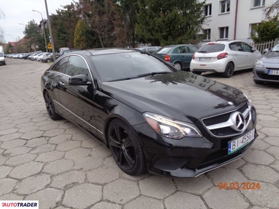 Mercedes E-klasa 3.0 benzyna 335 KM 2015r. (białystok)