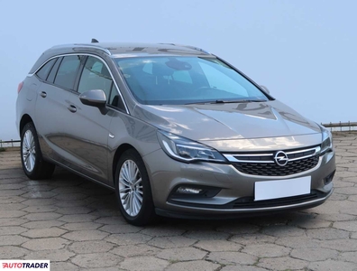 Opel Astra 1.6 134 KM 2016r. (Piaseczno)