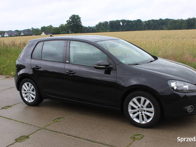 Volkswagen Golf 6 rok 2011 diesel 1600 czarny 5 drzwiowy raty na telefon