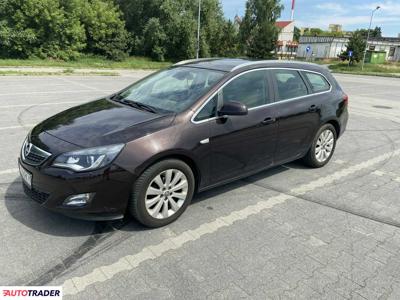 Opel Astra 1.6 benzyna 115 KM 2012r.