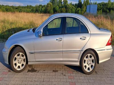 Używane Mercedes-Benz Klasa C - 17 000 PLN, 338 266 km, 2006