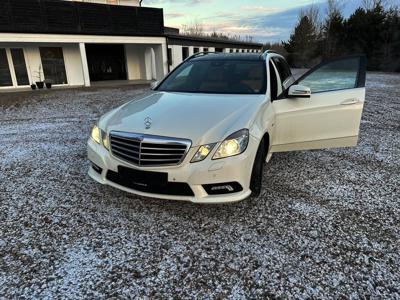 Używane Mercedes-Benz Klasa E - 43 900 PLN, 320 000 km, 2010