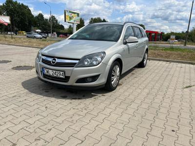 Używane Opel Astra - 12 000 PLN, 329 417 km, 2010