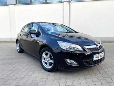 Używane Opel Astra - 20 900 PLN, 242 000 km, 2010
