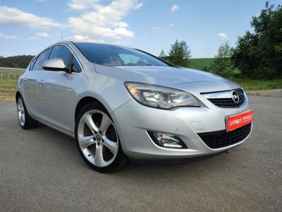 Używane Opel Astra - 24 900 PLN, 216 000 km, 2010