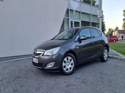 Używane Opel Astra - 28 800 PLN, 178 000 km, 2011