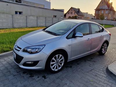 Używane Opel Astra - 31 000 PLN, 124 000 km, 2013