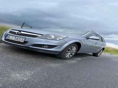 Używane Opel Astra - 15 000 PLN, 296 430 km, 2010