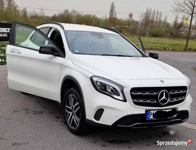 ****Mercedes Benz GLA 200 ****