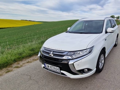 Mitsubishi Outlander PHEV Mitsubishi Outlander Plug-In Hybrid 37km baterii