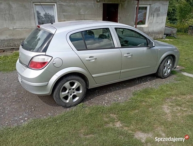 Samochód opel astra h