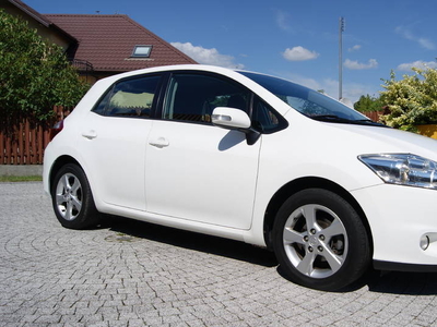 TOYOTA AURIS 1,6 BENZYNA 2011 IDEALNA