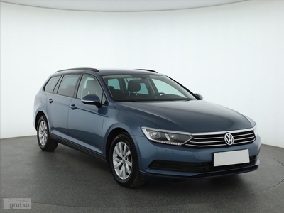 Volkswagen Passat B8 , Salon Polska, Klimatronic, Tempomat, Parktronic