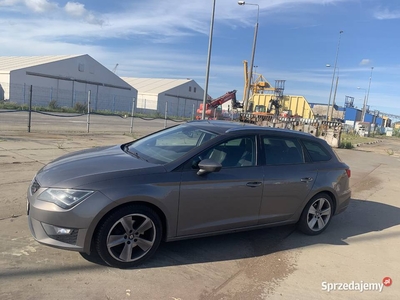 Wykonawca układu sprzeda samochód osobowy SEAT Leon 1,4, 2014 r.