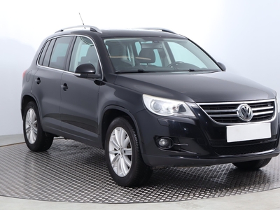 Volkswagen Tiguan , Navi, Xenon, Bi-Xenon, Klimatronic, Tempomat, Parktronic,