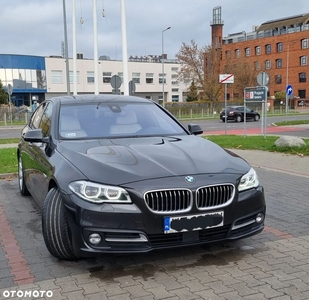 BMW Seria 5 530d xDrive Luxury Line