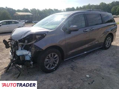 Toyota Sienna 2.0 hybrydowy 2021r. (CHARLES CITY)