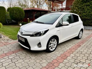 Sprzedam Toyotę Yaris 3 hybryda piękna jak nowa