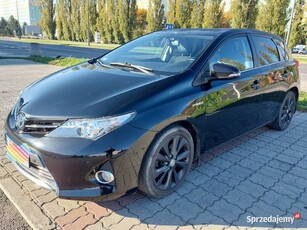 Toyota Auris II 1.8 hybryda Individual Edition