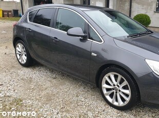 Opel Astra 1.6 Turbo Cosmo