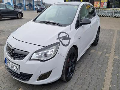 Używane Opel Astra - 25 900 PLN, 212 055 km, 2011