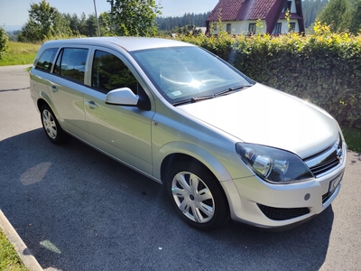 Opel Astra J Sports Tourer 1.6 Twinport ECOTEC 115KM 2011