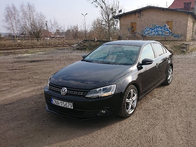 VW Jetta 1.6 TDI z bogatym wyposażeniem