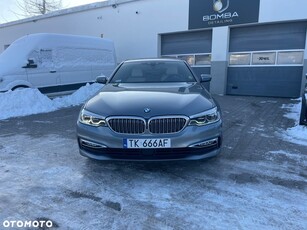 BMW Seria 5 520d xDrive Luxury Line