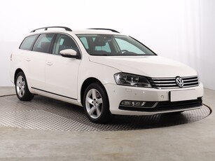 Volkswagen Passat B7 , Klimatronic, Tempomat, Parktronic, Podgrzewane siedzienia