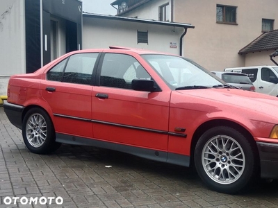 BMW Seria 3 318i