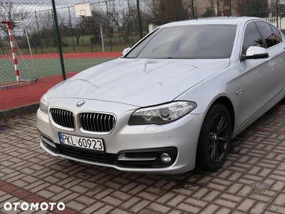 BMW Seria 5 528i xDrive Sport-Aut