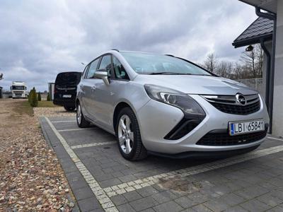Opel Zafira niski przebieg pierwsza rejestracja 12.12.2013