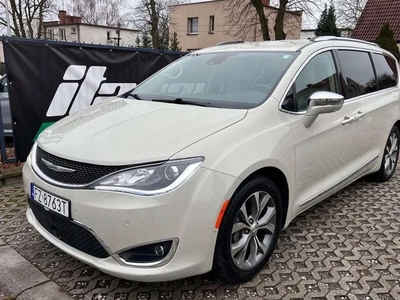 Chrysler Pacifica II 3.6 V6 291KM 2017