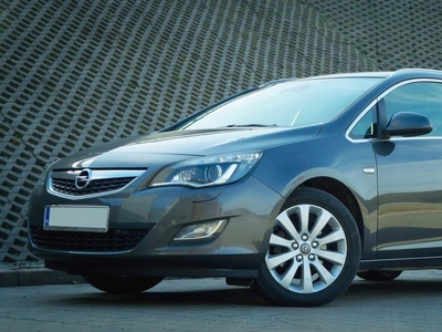 Opel Astra J Sports Tourer 1.6 Turbo ECOTEC 180KM 2011