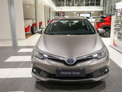 Toyota Auris II Touring Sports Facelifting 1.8 Hybrid 136KM 2015
