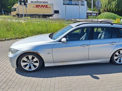 BMW E90 Touring Seria 3 Diesel 325D 3.0, 2007r. z uszkodzonym zawieszeniem