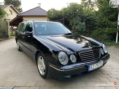 Mercedes-Benz E240 2.6 V6 S210 w pięknym stanie