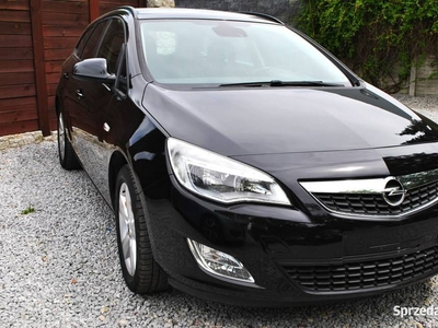 Opel Astra 1.4 ECOFLEX Selection Navi Benzyna Klima Kombi