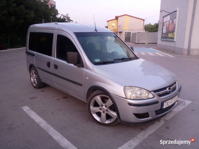 Opel combo tour 1.7cdti doinwestowany