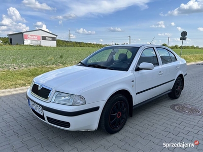 Skoda Octavia 1.6i 101km 2001r Ambiente Stan Bdb Aktualne Opłaty Hak