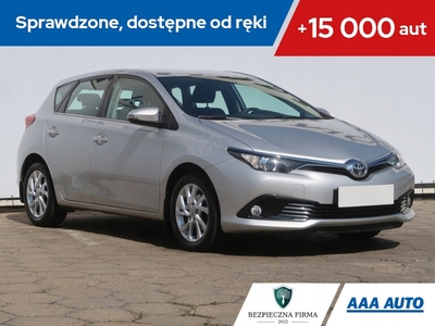 Toyota Auris II Hatchback 5d Facelifting 1.6 Valvematic 132KM 2015