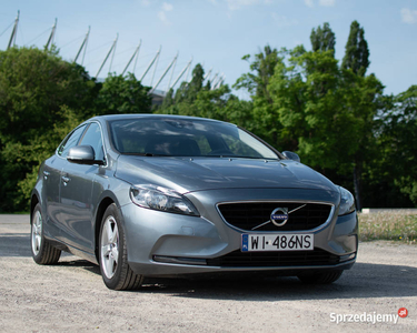 Volvo v40 1.6 D2 MOMENTUM 142tys km.